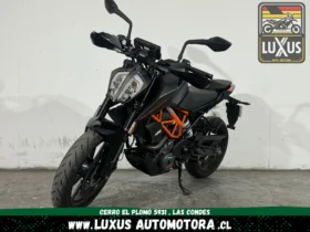 Alternative view of KTM Duke 390 2024